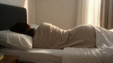 Side sleeper on a mattress with body weight pressing on the shoulder